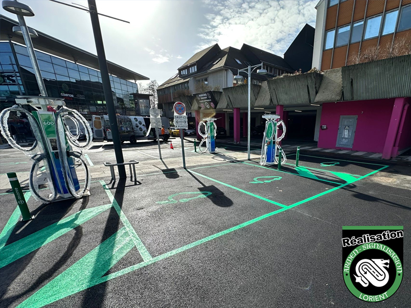 Marquages au sol places stationnement IRVE Intermarché de Rennes (35000) - Armen-Signalisation agence de Lorient project-slider-image