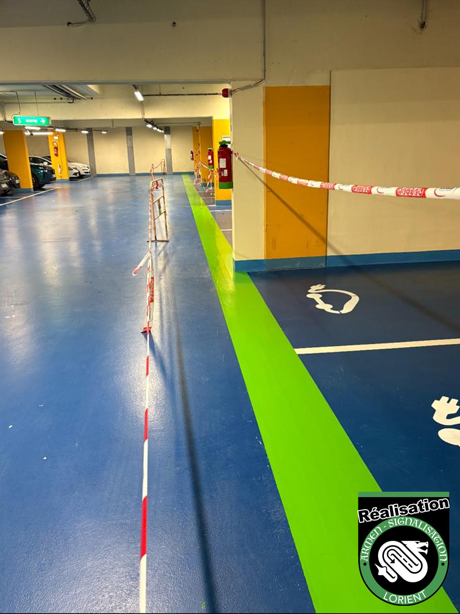 Peinture polyuréthane au sol parking souterrain Arsenal Rennes - Armen-Signalisation agence de Lorient project-slider-image