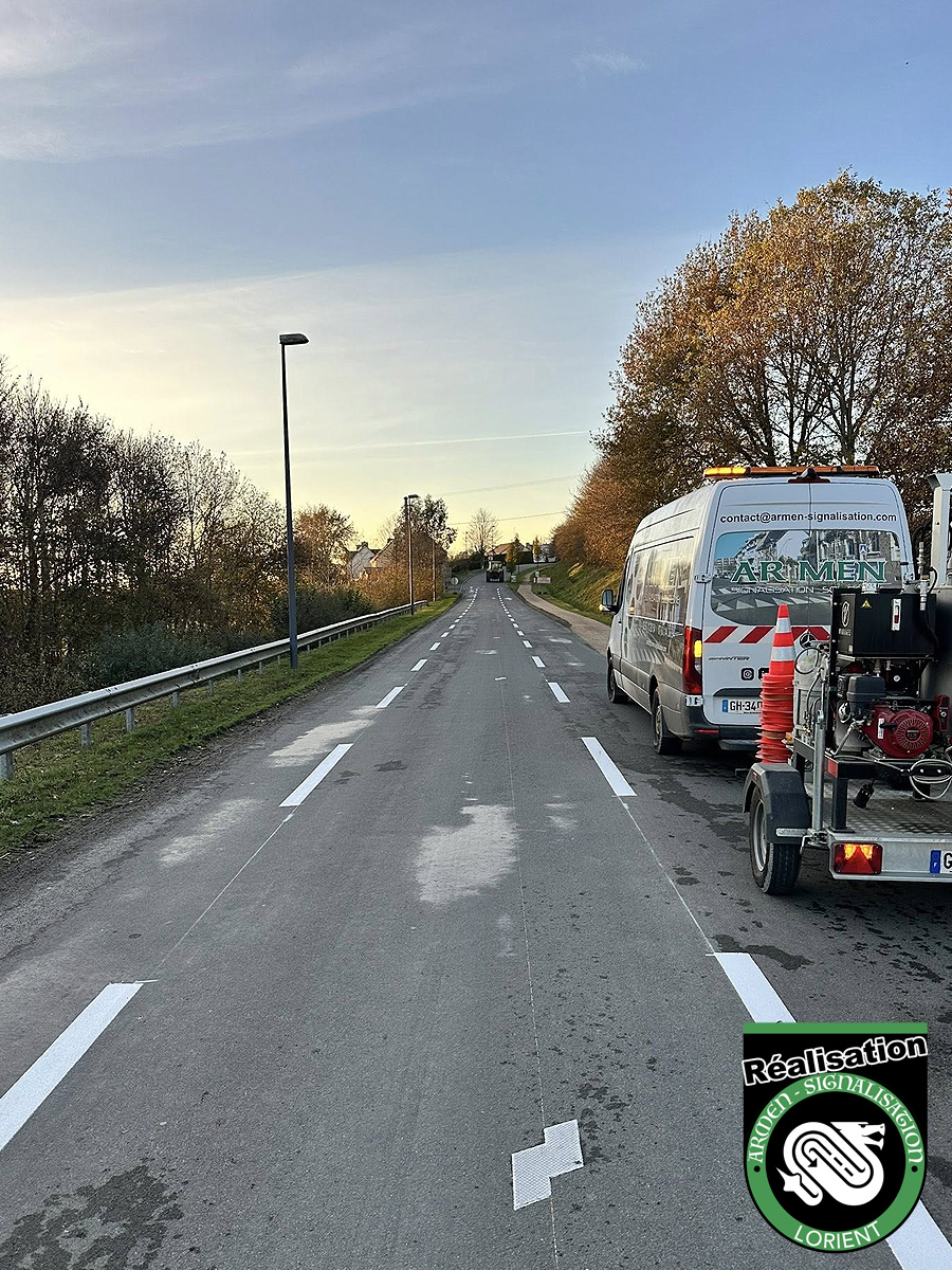 Signalisation routière marquages au sol sens interdit dans le Morbihan - Armen-Signalisation Vannes project-slider-image
